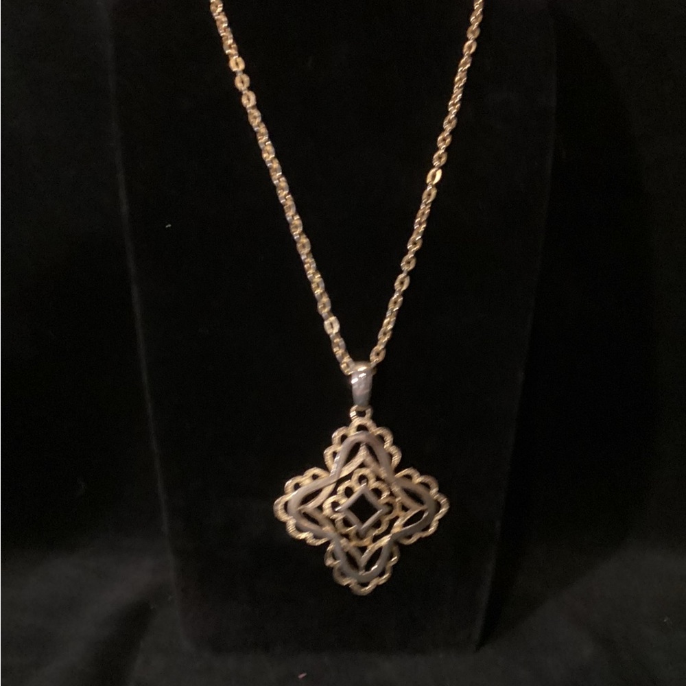 Medallion 12 inch necklace